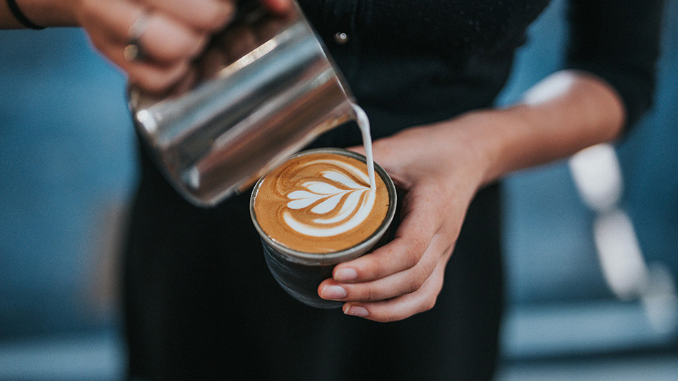 barista latte art rosas